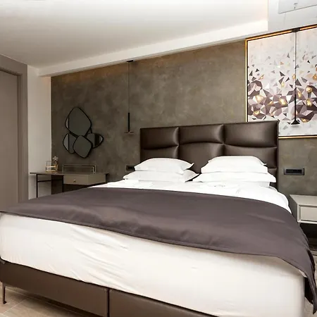Aurelia 2 Villa