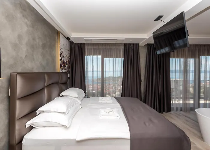 Aurelia 2 فيلة *