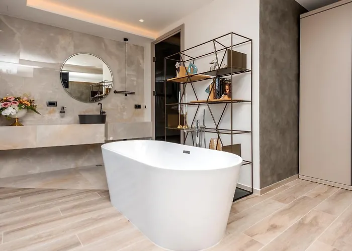 Aurelia 2 فيلة *